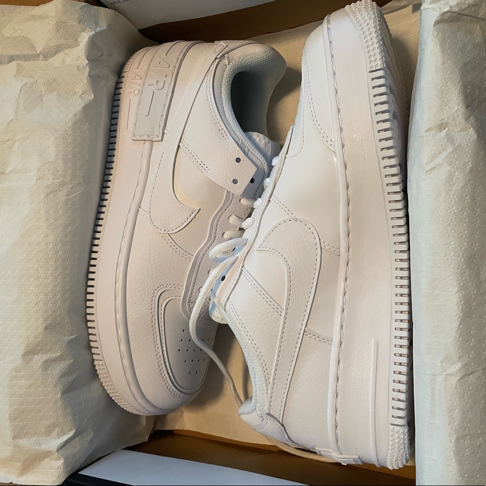 Fresh Nike AF1 shadows.